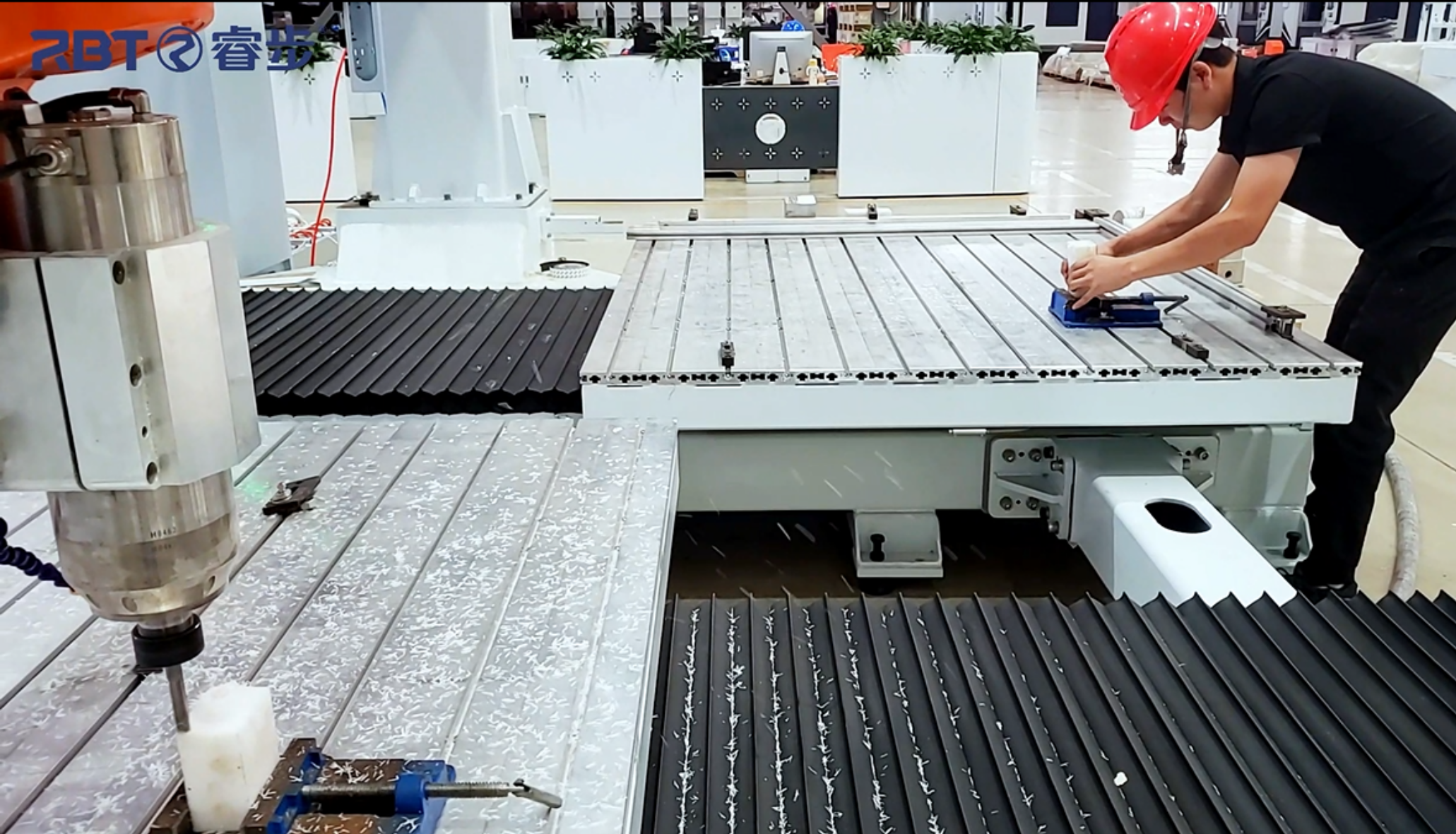 Композитный 5-осевой фрезерный станок с ЧПУ 